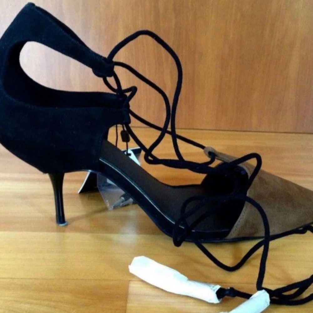 ZARA SUEDE TASSEL TIE ON HEEL